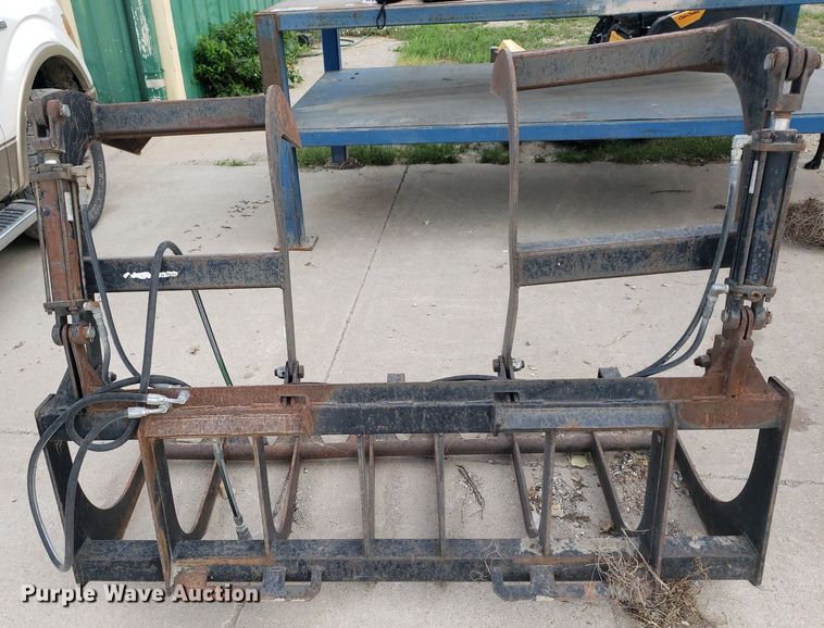 image for item DO2951 Skid steer grapple bucket