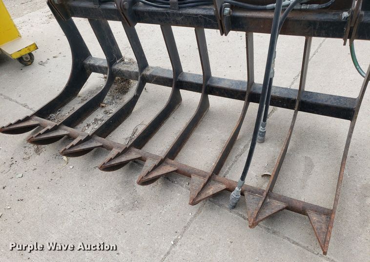 image for item DO2951 Skid steer grapple bucket