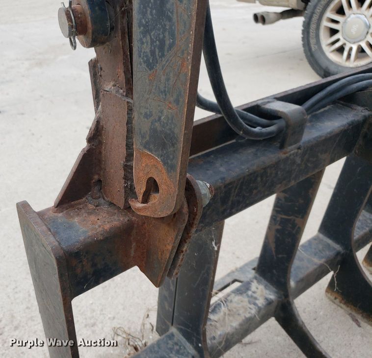 image for item DO2951 Skid steer grapple bucket