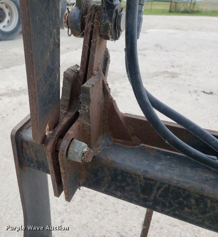 image for item DO2951 Skid steer grapple bucket