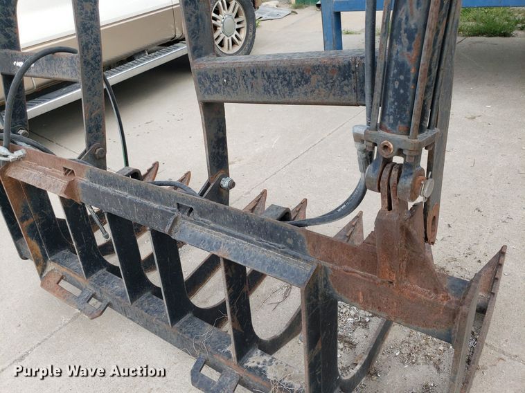 image for item DO2951 Skid steer grapple bucket