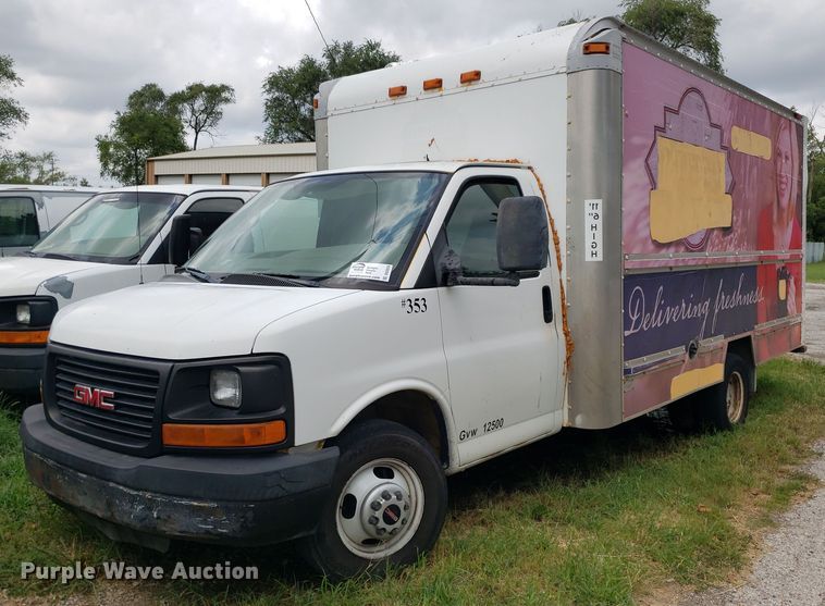 image for item DO3028 2004 GMC Savana  box truck