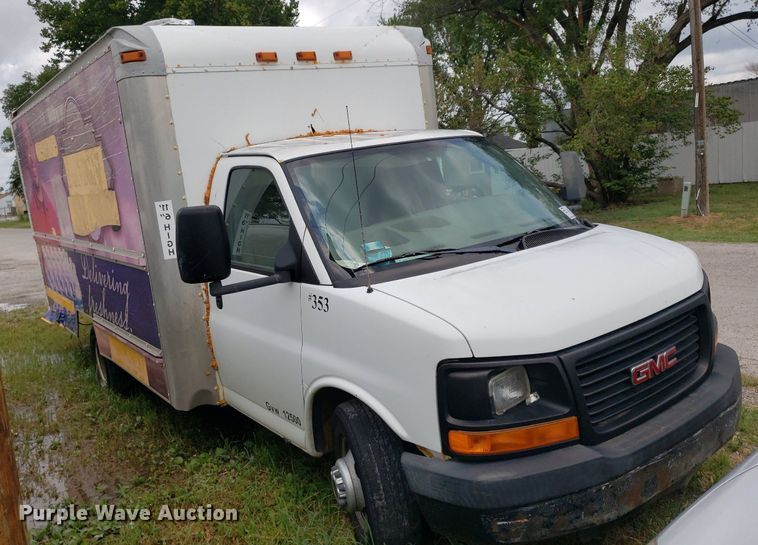 image for item DO3028 2004 GMC Savana  box truck