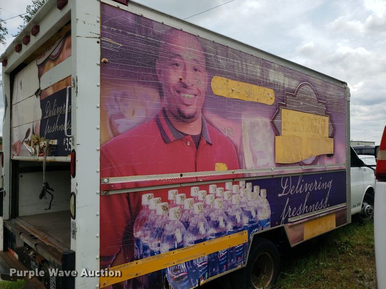 image for item DO3028 2004 GMC Savana  box truck