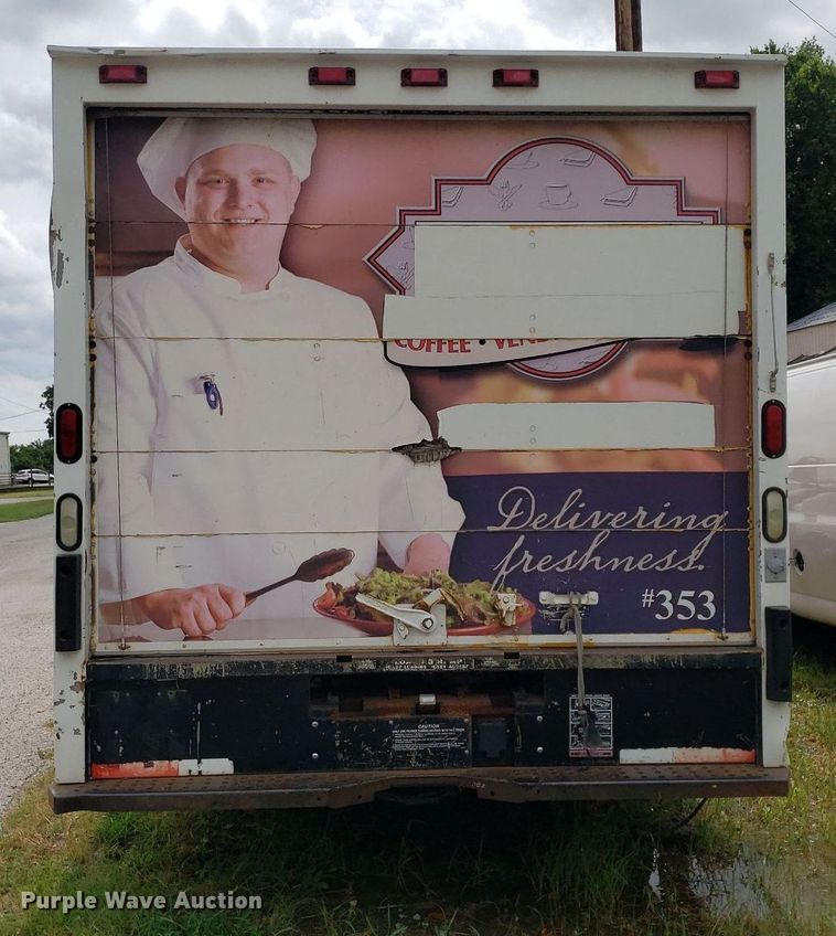 image for item DO3028 2004 GMC Savana  box truck