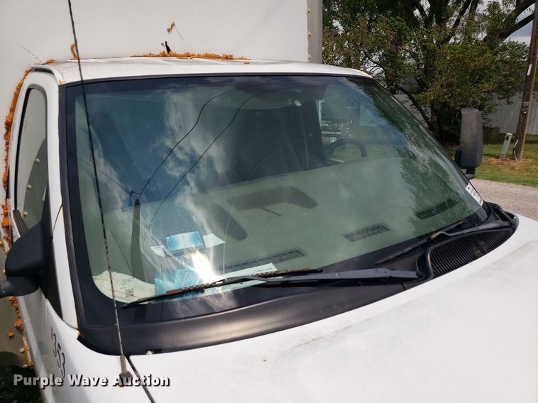 image for item DO3028 2004 GMC Savana  box truck