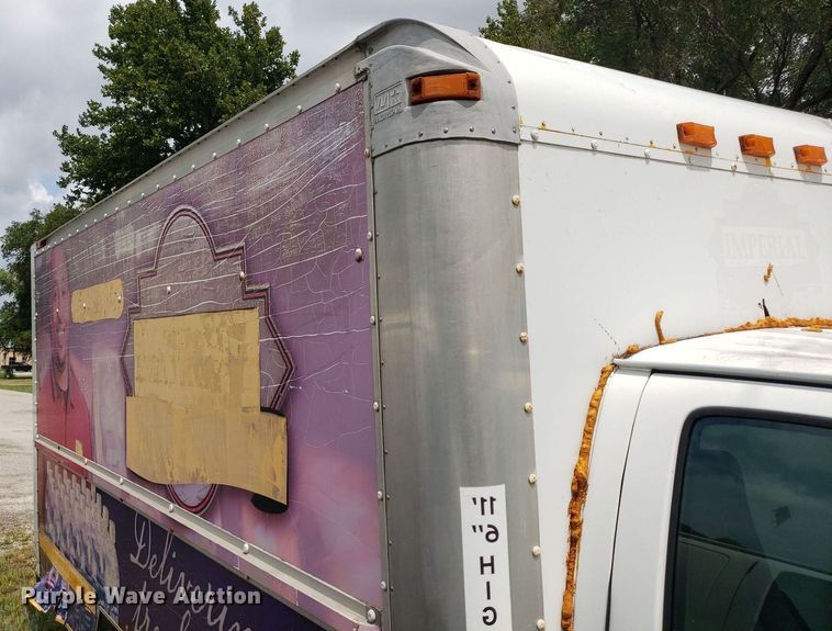 image for item DO3028 2004 GMC Savana  box truck