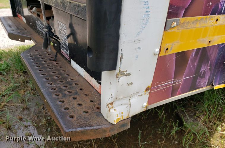 image for item DO3028 2004 GMC Savana  box truck