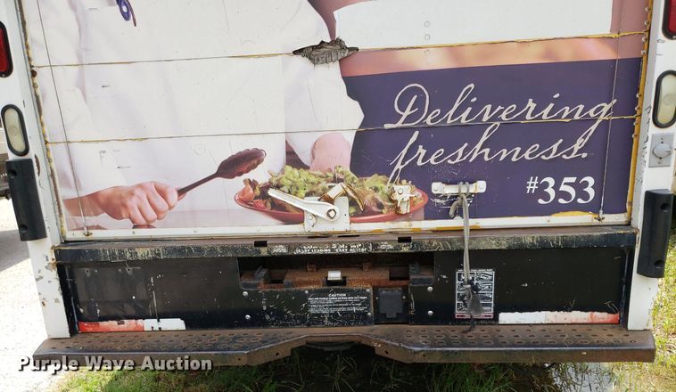 image for item DO3028 2004 GMC Savana  box truck