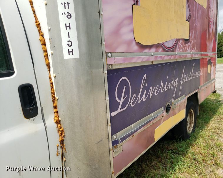 image for item DO3028 2004 GMC Savana  box truck