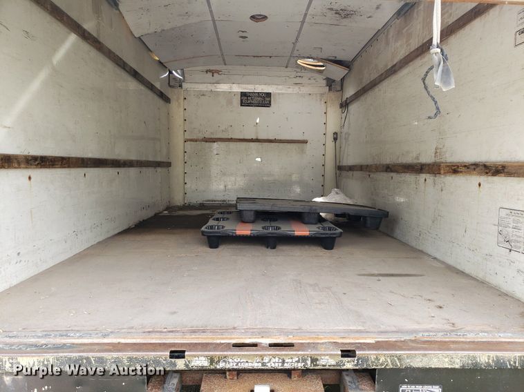 image for item DO3028 2004 GMC Savana  box truck