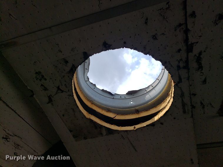 image for item DO3028 2004 GMC Savana  box truck