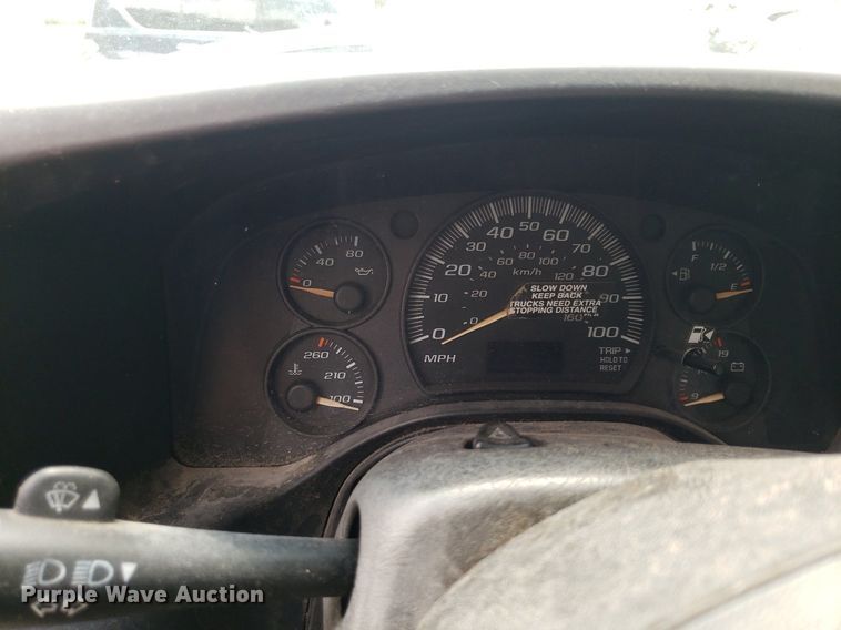 image for item DO3028 2004 GMC Savana  box truck