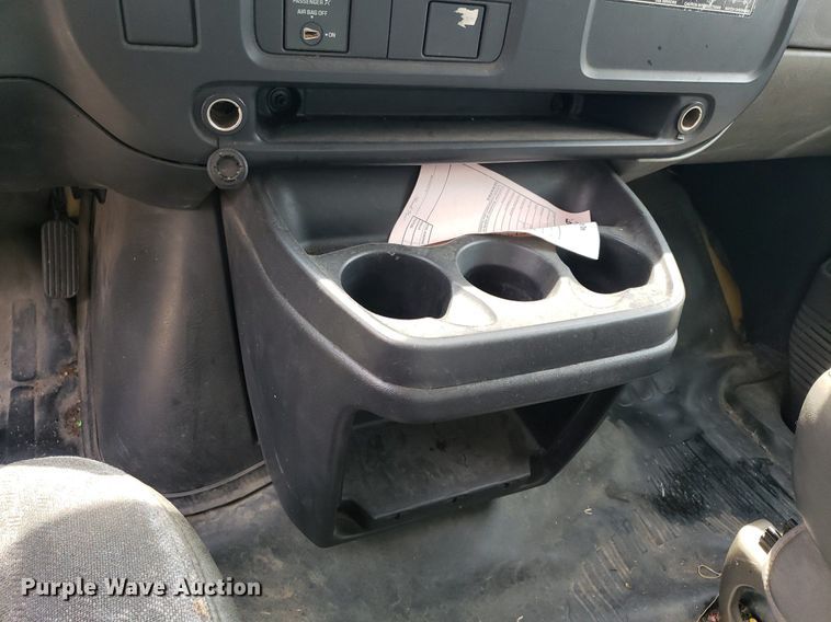 image for item DO3028 2004 GMC Savana  box truck