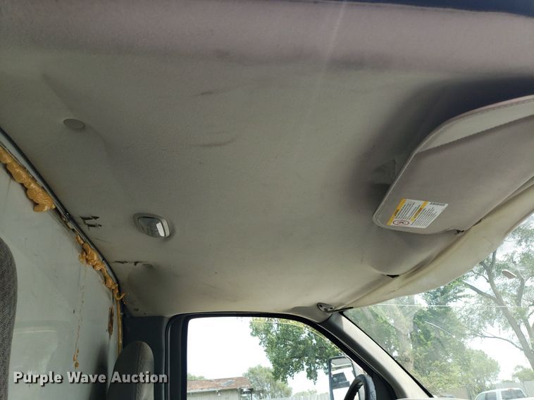 image for item DO3028 2004 GMC Savana  box truck