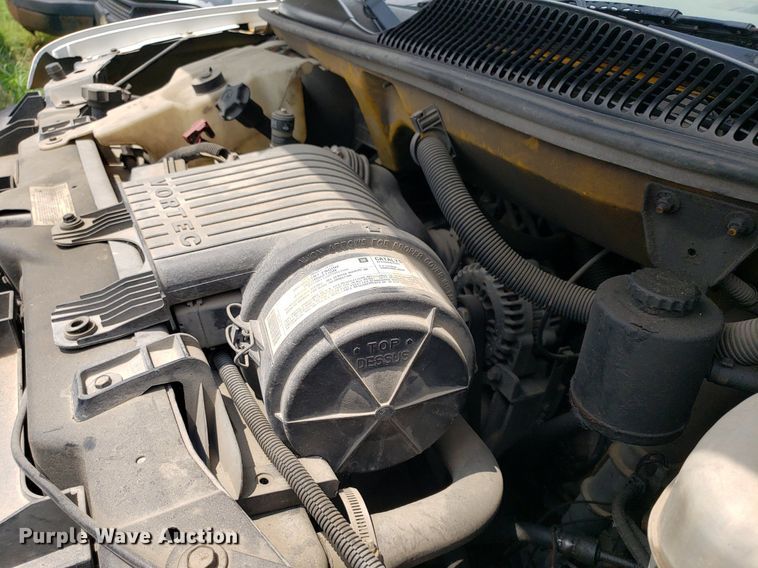 image for item DO3028 2004 GMC Savana  box truck