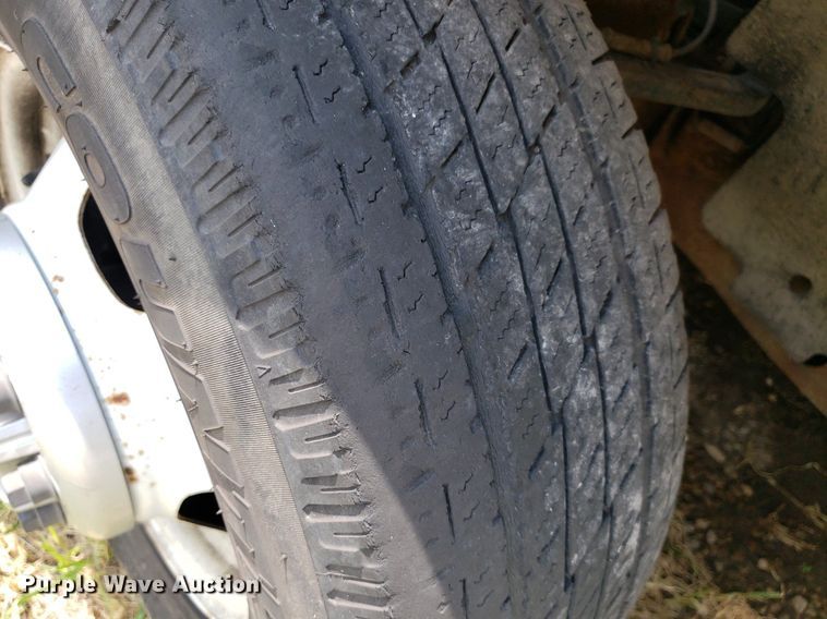 image for item DO3028 2004 GMC Savana  box truck