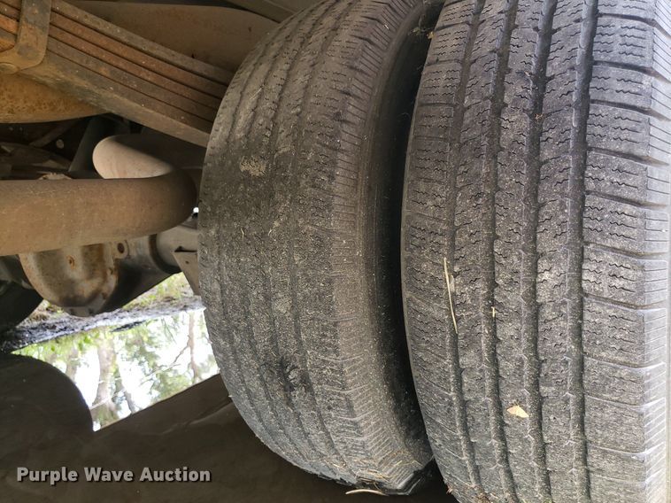 image for item DO3028 2004 GMC Savana  box truck