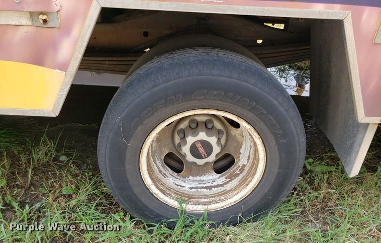 image for item DO3028 2004 GMC Savana  box truck