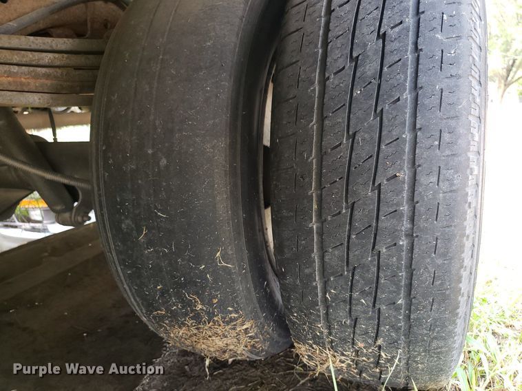 image for item DO3028 2004 GMC Savana  box truck