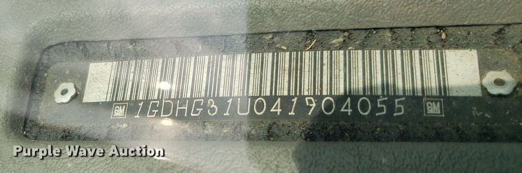 image for item DO3028 2004 GMC Savana  box truck