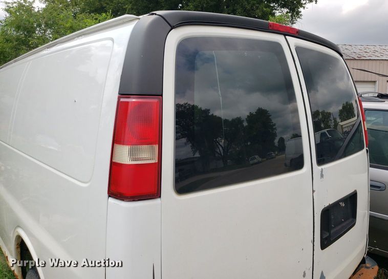 image for item DO3029 2007 Chevrolet Express 2500  van