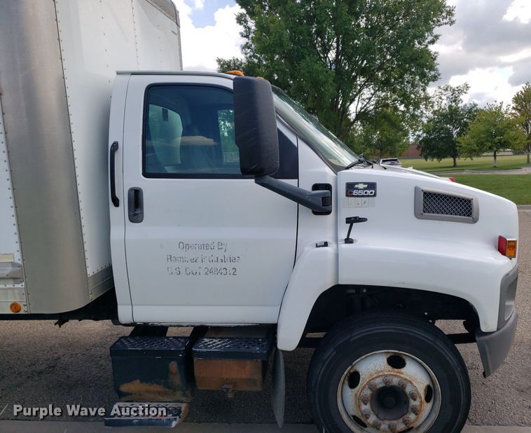 image for item DO3030 2006 Chevrolet C6500  box truck