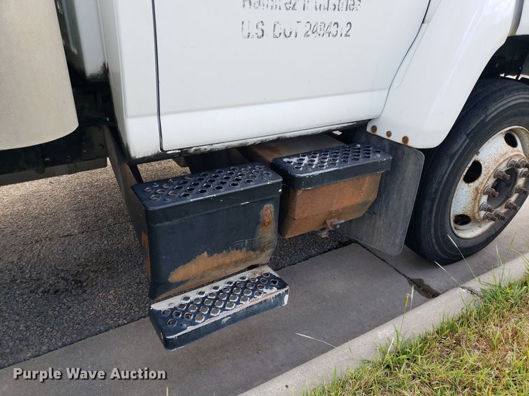 image for item DO3030 2006 Chevrolet C6500  box truck