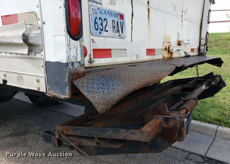 image for item DO3030 2006 Chevrolet C6500  box truck