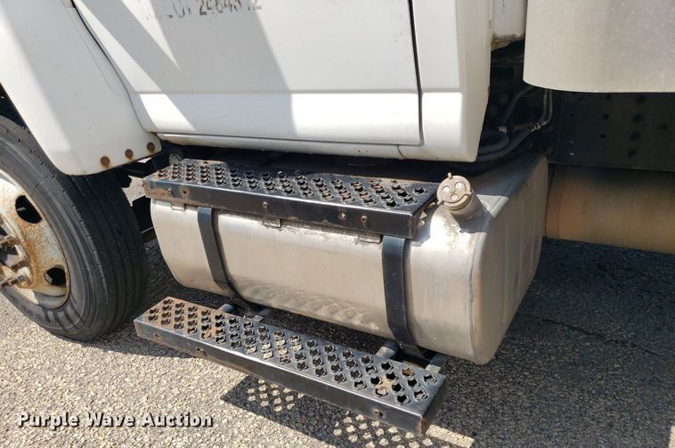 image for item DO3030 2006 Chevrolet C6500  box truck