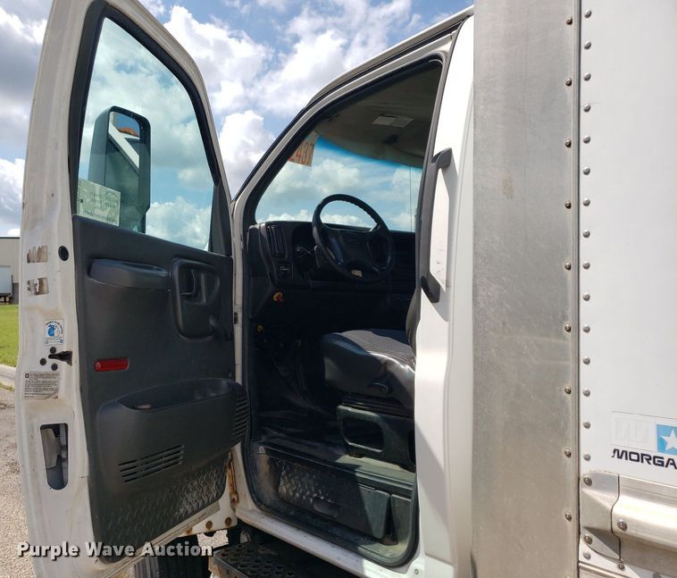 image for item DO3030 2006 Chevrolet C6500  box truck