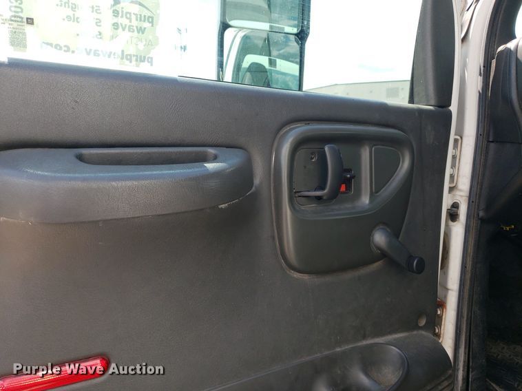 image for item DO3030 2006 Chevrolet C6500  box truck