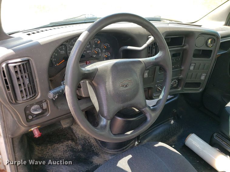image for item DO3030 2006 Chevrolet C6500  box truck