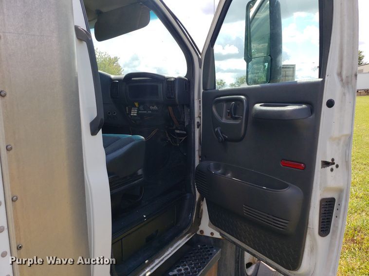 image for item DO3030 2006 Chevrolet C6500  box truck