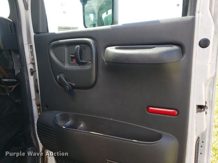 image for item DO3030 2006 Chevrolet C6500  box truck