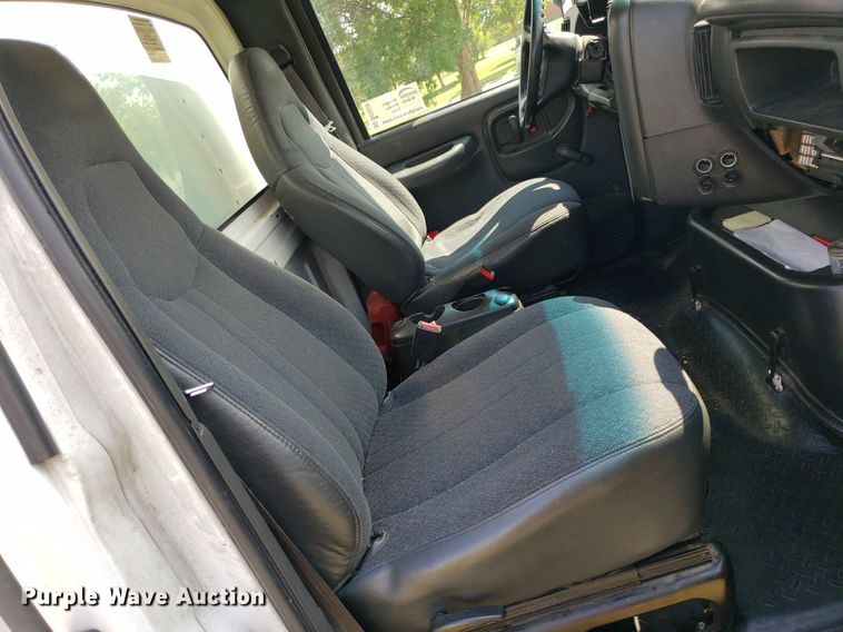 image for item DO3030 2006 Chevrolet C6500  box truck