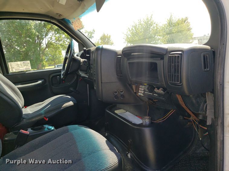 image for item DO3030 2006 Chevrolet C6500  box truck