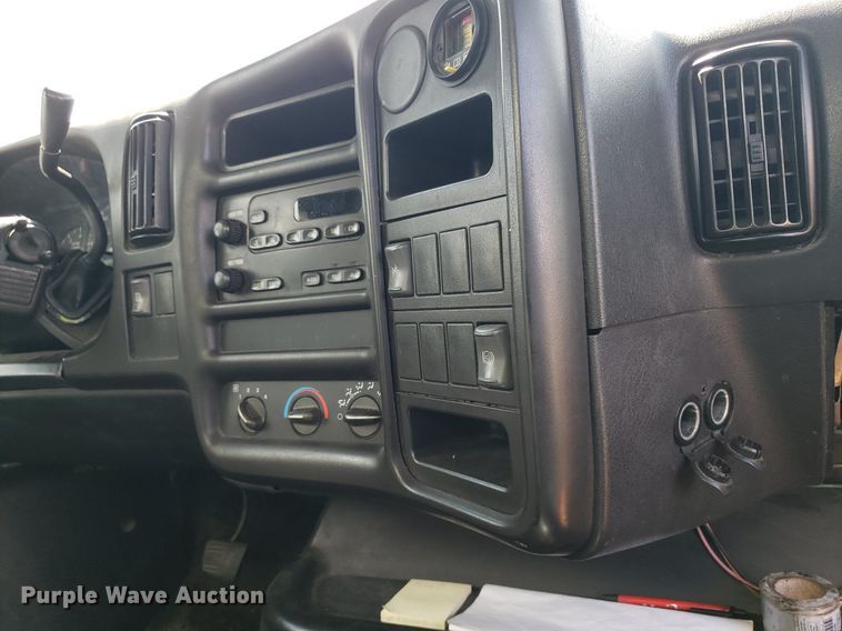 image for item DO3030 2006 Chevrolet C6500  box truck