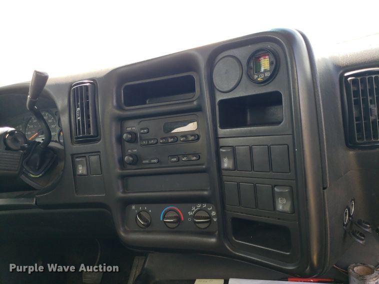 image for item DO3030 2006 Chevrolet C6500  box truck