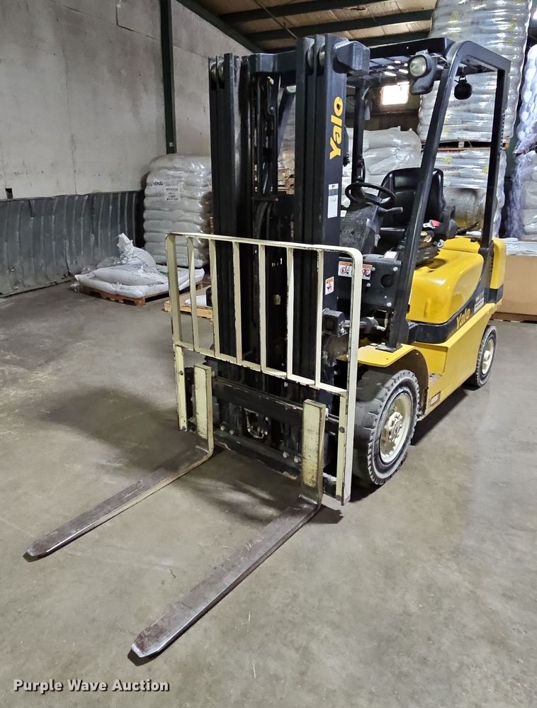 image for item DP2300 Yale GLP040MXNEAE084  forklift