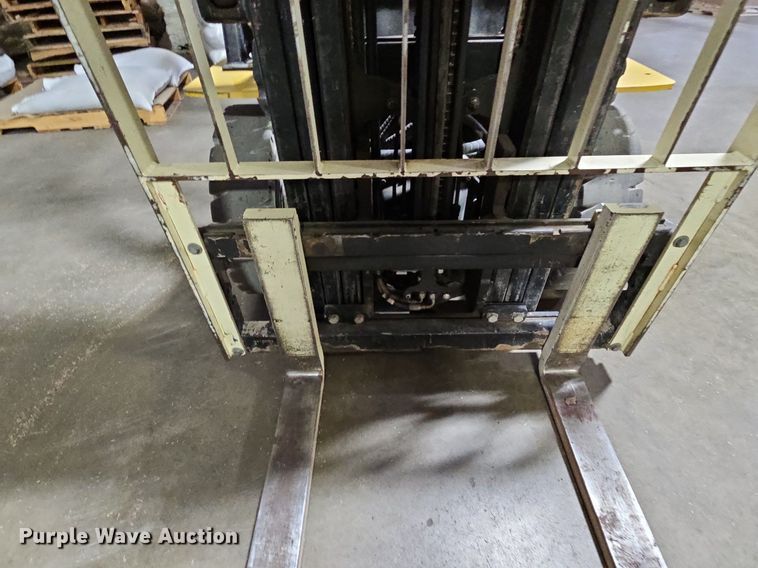 image for item DP2300 Yale GLP040MXNEAE084  forklift