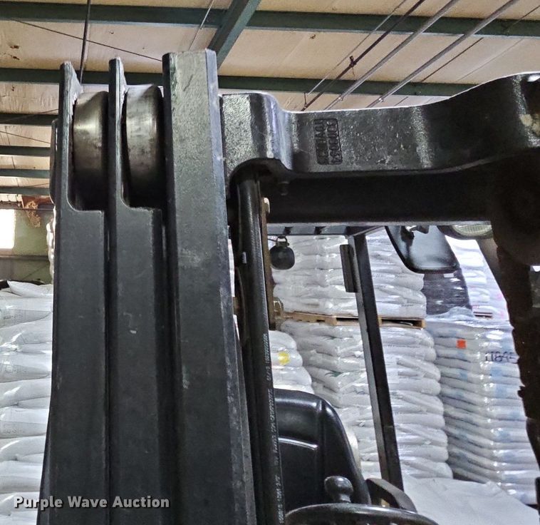 image for item DP2300 Yale GLP040MXNEAE084  forklift