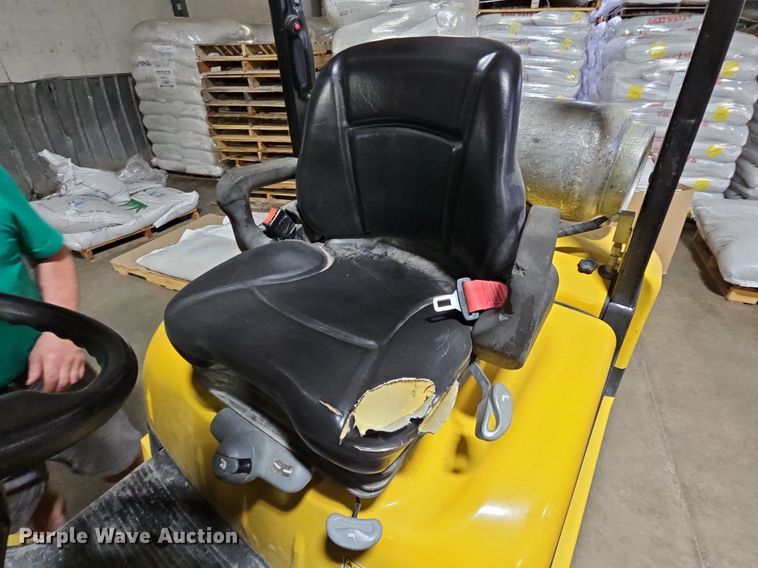 image for item DP2300 Yale GLP040MXNEAE084  forklift