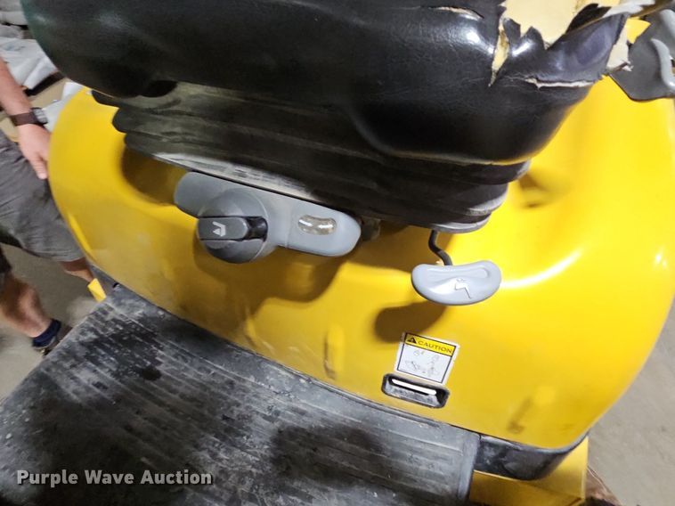 image for item DP2300 Yale GLP040MXNEAE084  forklift