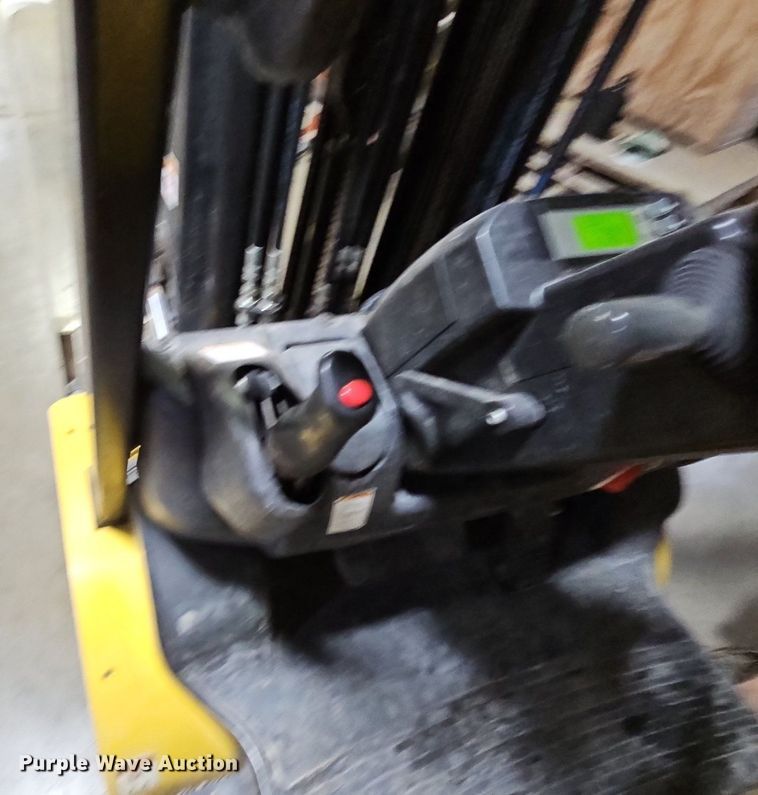 image for item DP2300 Yale GLP040MXNEAE084  forklift