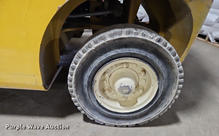 image for item DP2300 Yale GLP040MXNEAE084  forklift