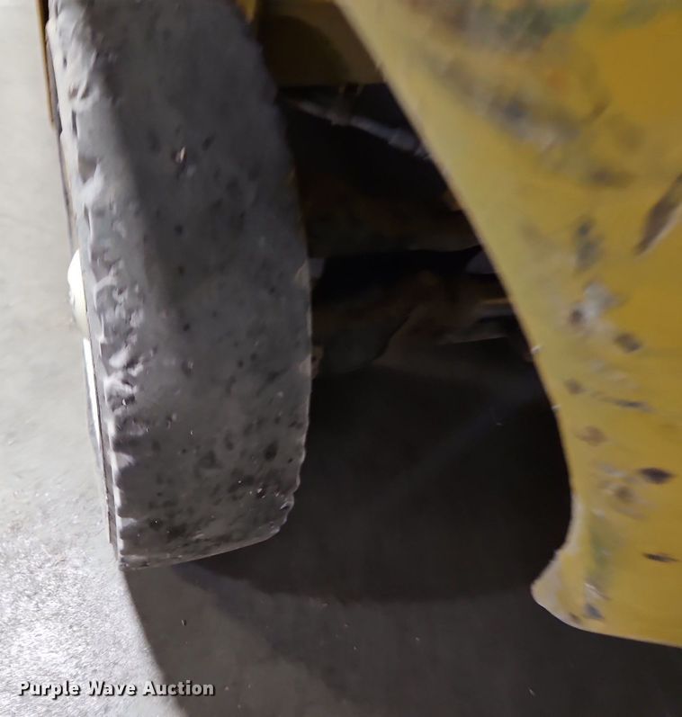 image for item DP2300 Yale GLP040MXNEAE084  forklift