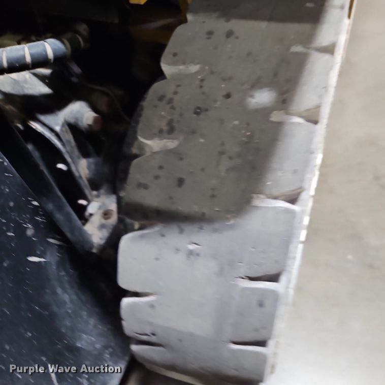 image for item DP2300 Yale GLP040MXNEAE084  forklift