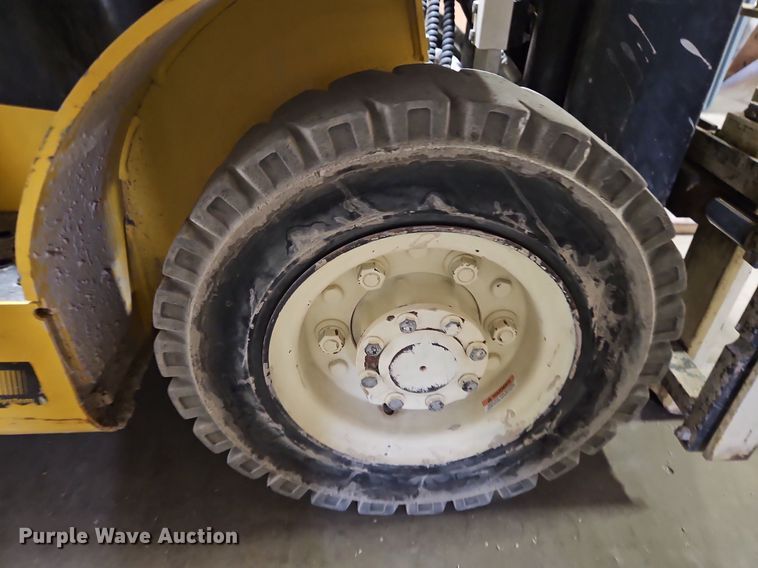 image for item DP2300 Yale GLP040MXNEAE084  forklift