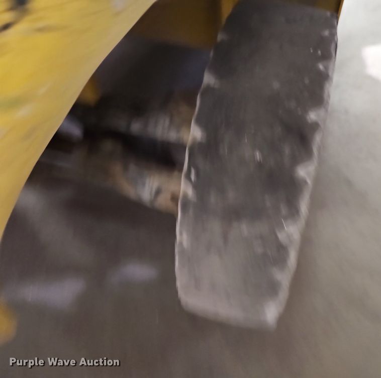 image for item DP2300 Yale GLP040MXNEAE084  forklift